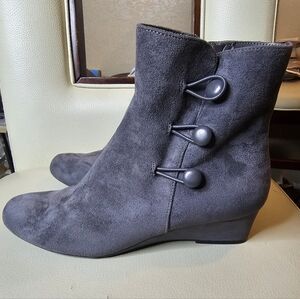 GEORGINA Womens Ankle Boots Grey Suede Zipper Closure New In Box Size 6.5 (Impo)